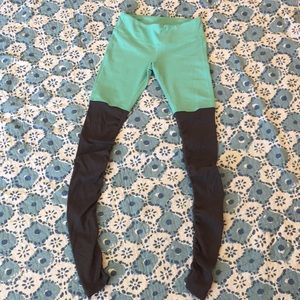 Adorable blue Alo leggings